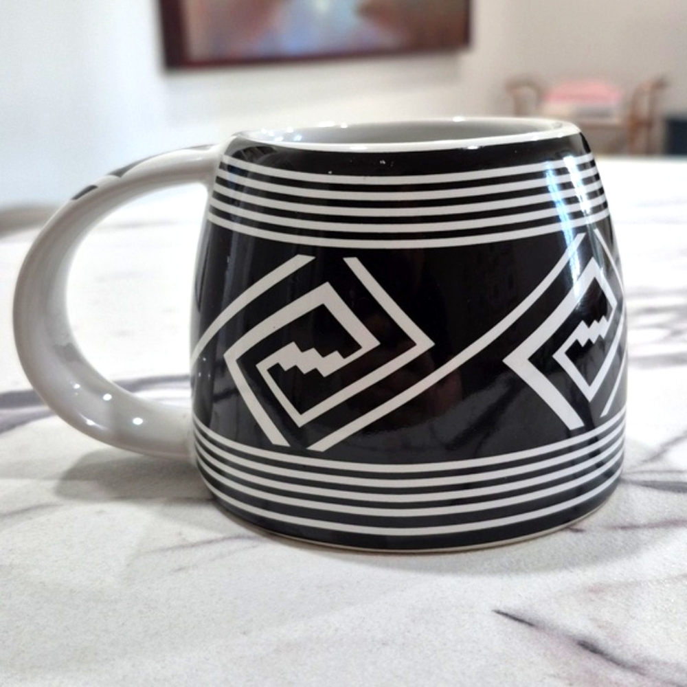 VTG The Treasure Chest Las Cruces No 18 Geometric Mug Black & White - Picture 2 of 6